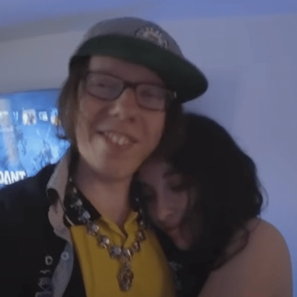 Man who went viral for video about 'being ugly' on YouTube is having a baby with woman who commented