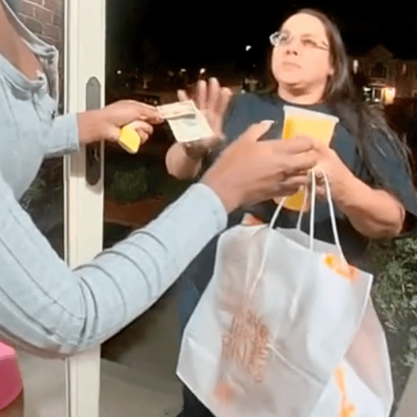 DoorDash driver leaves 'nasty' note with woman’s food after she didn't tip through app