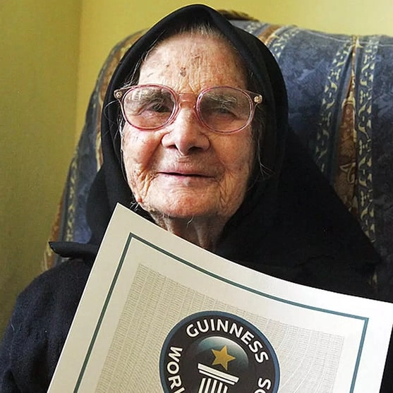 Longest living family with a combined age of 861 eat the same lunch every day