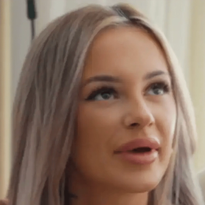 Model called 'dishwasher' by HSTikkyTokky in Louis Theroux documentary responds to comment