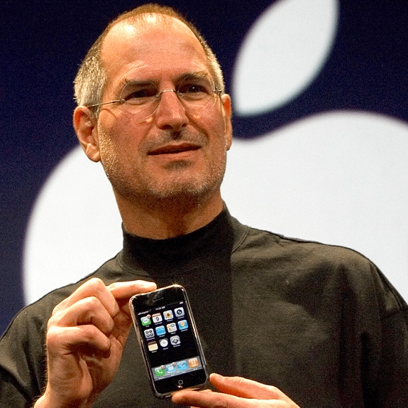 This is how much money you'd have made if you bought Apple shares instead of a new iPhone every time it was released