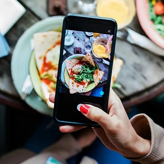 Scientists issue urgent warning to those who use their phone at the dinner table