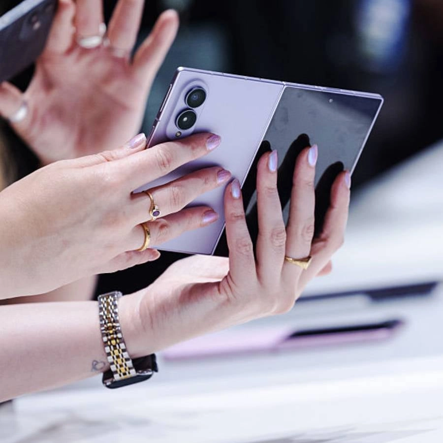 Samsung set to make billions from Apple's foldable iPhone launch