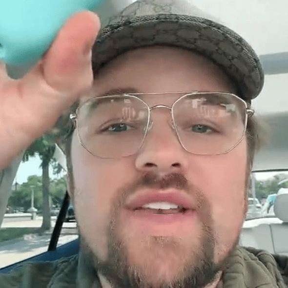 Man vapes in his new Mercedes and is in total shock at how it reacts