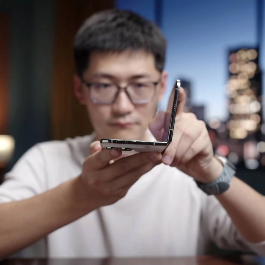 Man folds iPhone Duo 10,000 times in 'gruelling' test that exposes true durability of screen crease