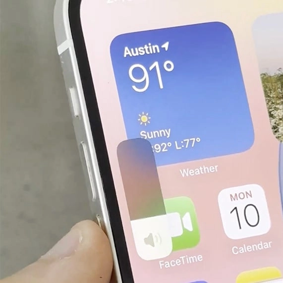 iPhone fans spot tiny ‘ridiculous’ change being made to display in iOS 18