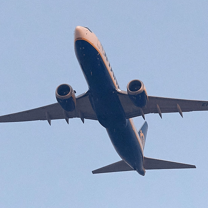 People mind-blown after seeing insane cost on card transaction receipt for a Boeing 737 aircraft