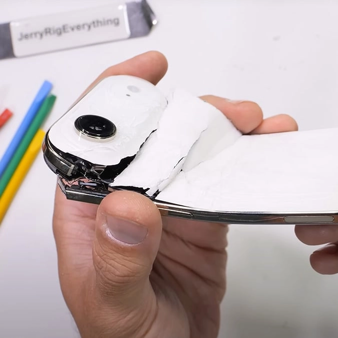YouTuber destroys new iPhone Air with a blowtorch to test its durability