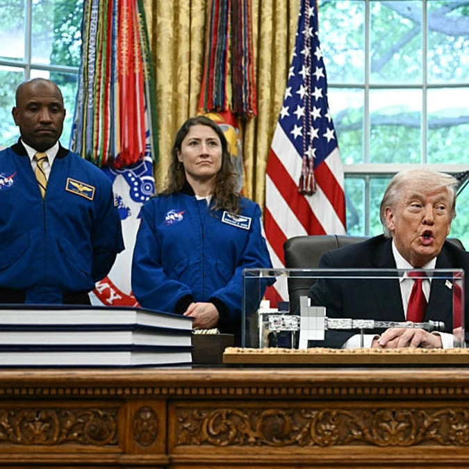 Viewers notice suspicious moment shared between Artemis astronauts as Trump makes 'unsettling' admission