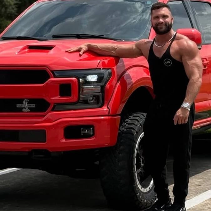 Liquid Warning Iphone Fitness influencer with 2M followers reveals insane transformation ...
