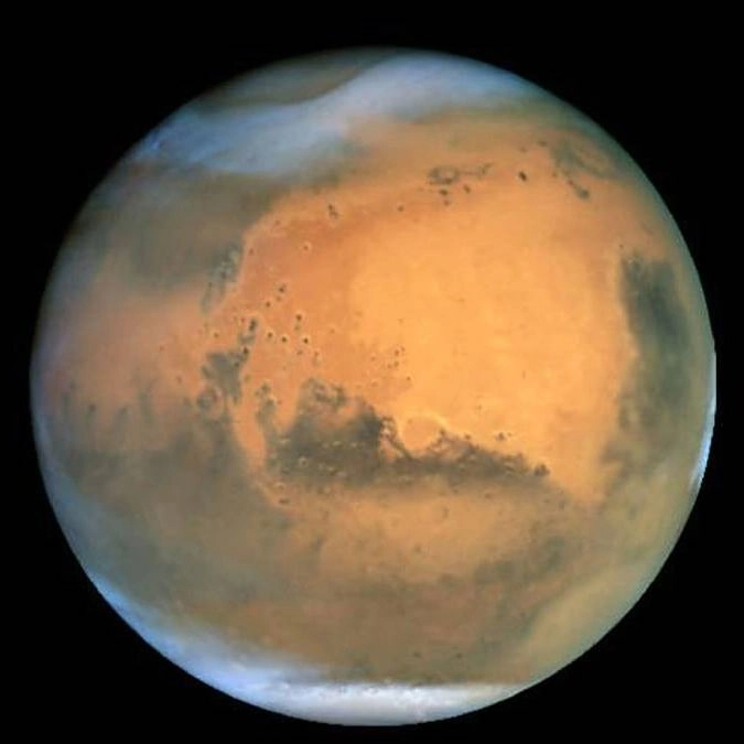 NASA captures 'first-of-its-kind' image of 1,000ft-long winding trail cut through Mars' sand