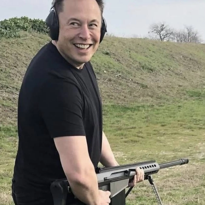 People convinced Elon Musk was hacked after he calls himself a slur in bizarre post