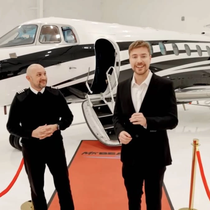 Elon Musk posts one-word response to MrBeast's comments on Starlink airlines
