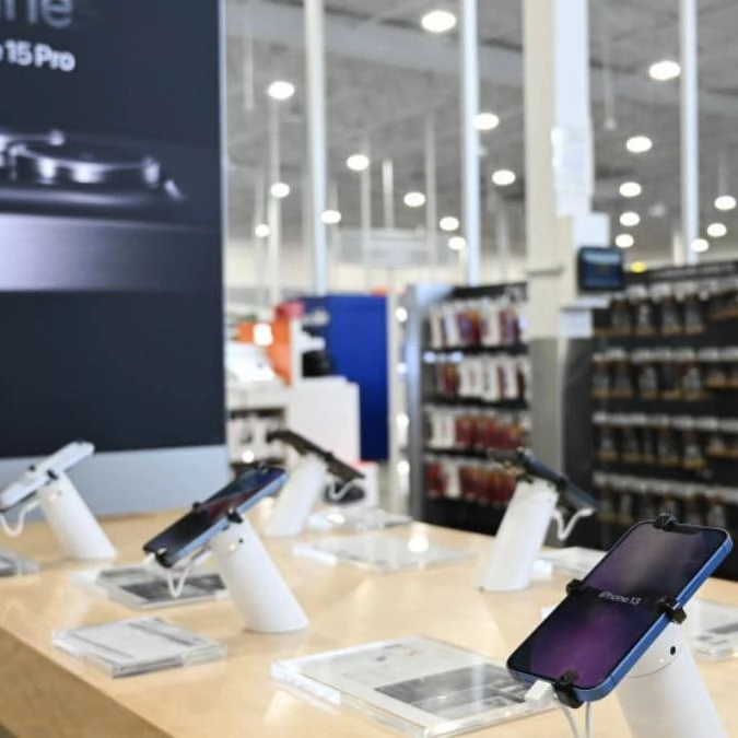 Apple boosts value of select iPhones that could make you hundreds of dollars