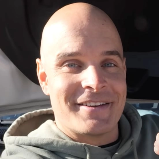 Tech expert reviews mind-blowing 'smartphone from 2040' that has a revolutionary camera