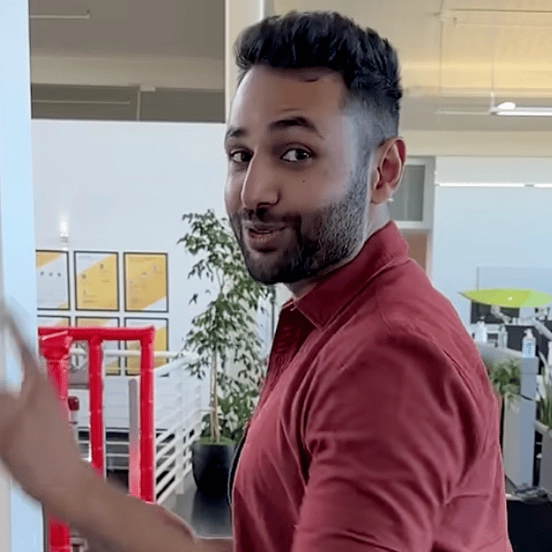 YouTuber visits Google headquarters to test how speedy their Wi-Fi is and people are shocked by the result