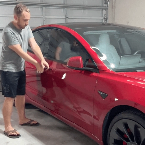 Tesla driver shows what to do when battery is so low the car won't open