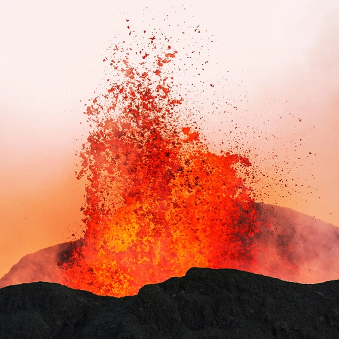 300,000 US residents frantically prepare as 11,000 ft volcano gets ready to erupt