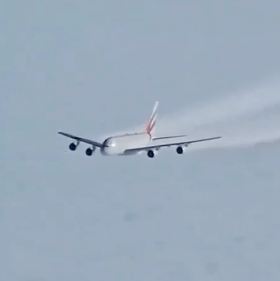 Insane video gives perspective on how fast planes actually fly