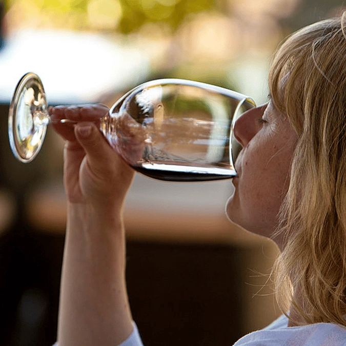 Photographer captures step-by-step look at how drinking wine affects the brain