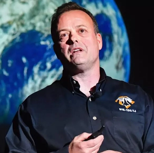 Astronaut who spent 178 days in space came to haunting conclusion after spotting man-made structure on Earth