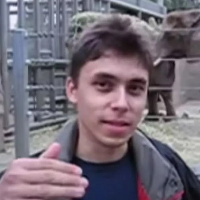 Man recreates first ever YouTube video 20 years later and the differences are astounding