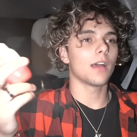 YouTuber faces unexpected consequences after 'forcing' himself to get addicted to vaping