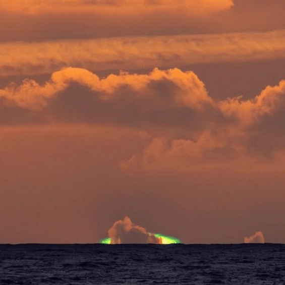 Man captures photograph of the Sun flashing green in incredibly rare optical illusion