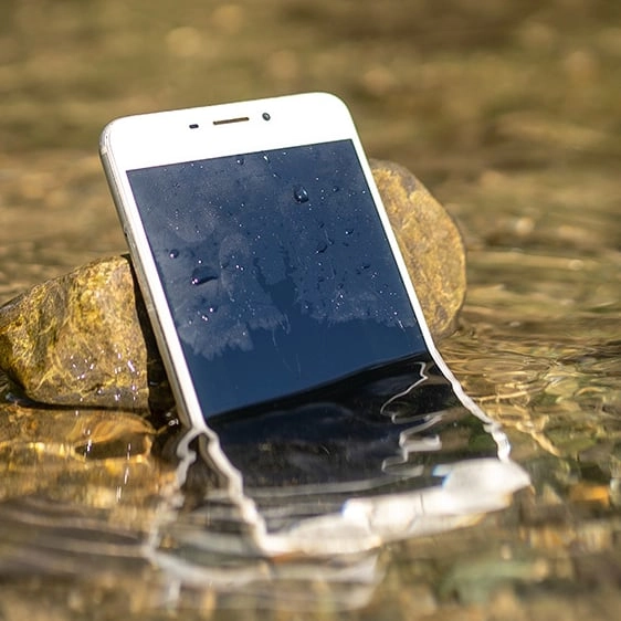 Viewers praise 2-minute video that guarantees to fix water-damaged iPhone speakers