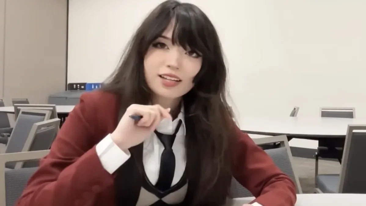 Why Emiru Wont Return To TwitchCon, Random Fan Kisses Her Without Permission
