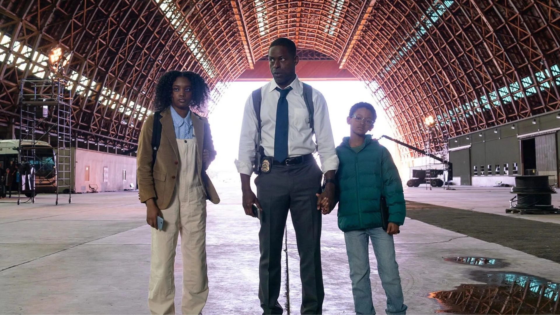 All The Best ‘Paradise’ Reddit Theories To Keep You Busy Until Season 2