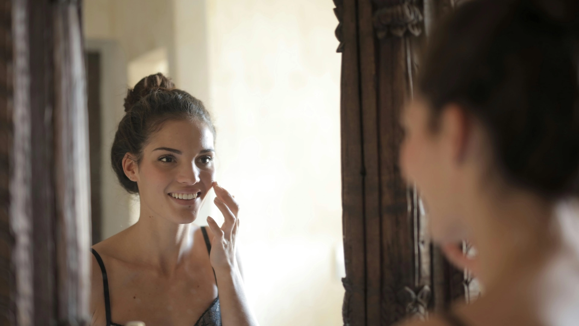 Does Face Yoga Actually Make You Look Younger? Dermatologist Says It’s Not Just A TikTok Trend