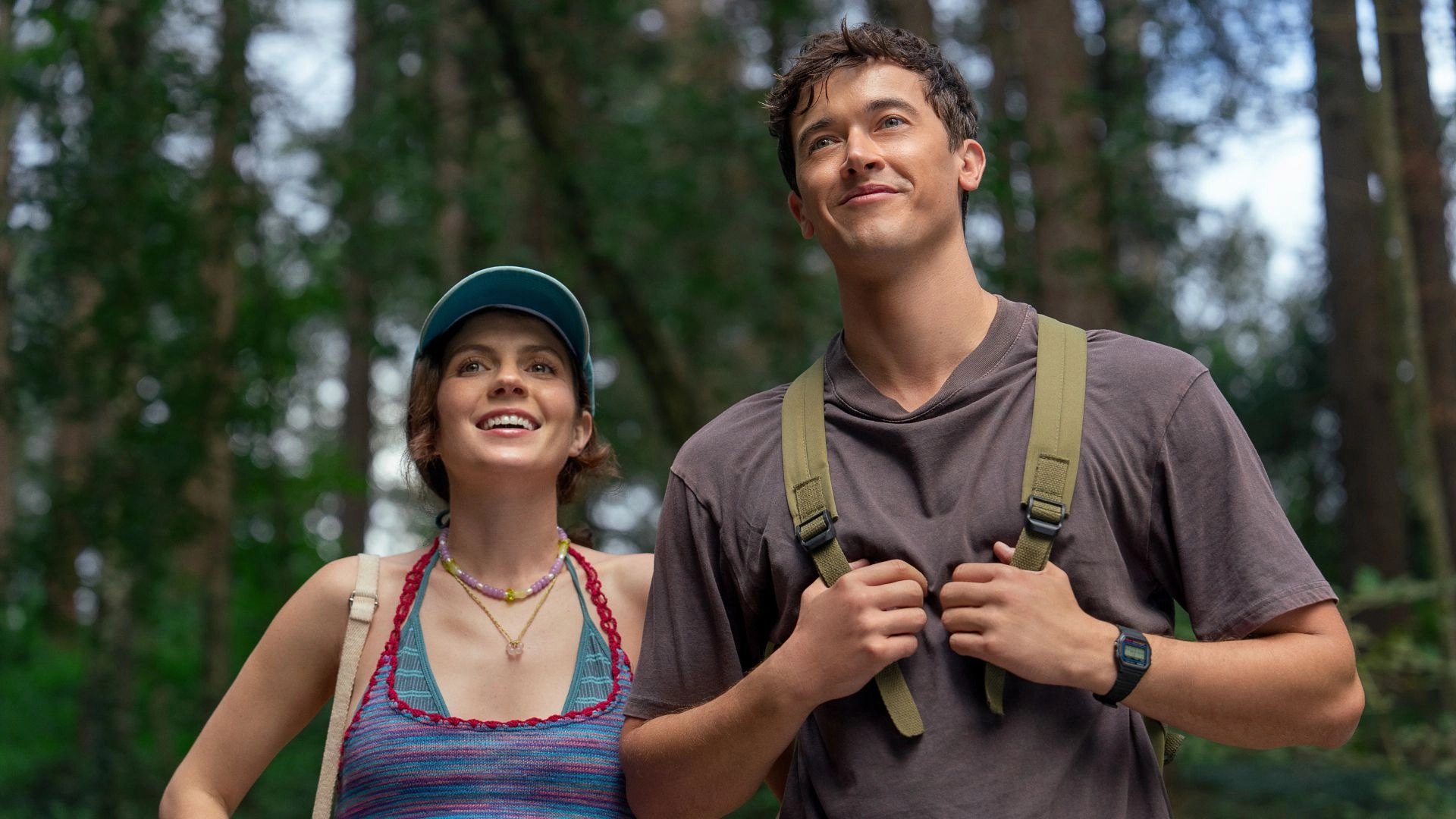 Emily Bader Talks ‘People We Meet On Vacation,’ Tom Blyth & Travel Pet Peeves (Exclusive)