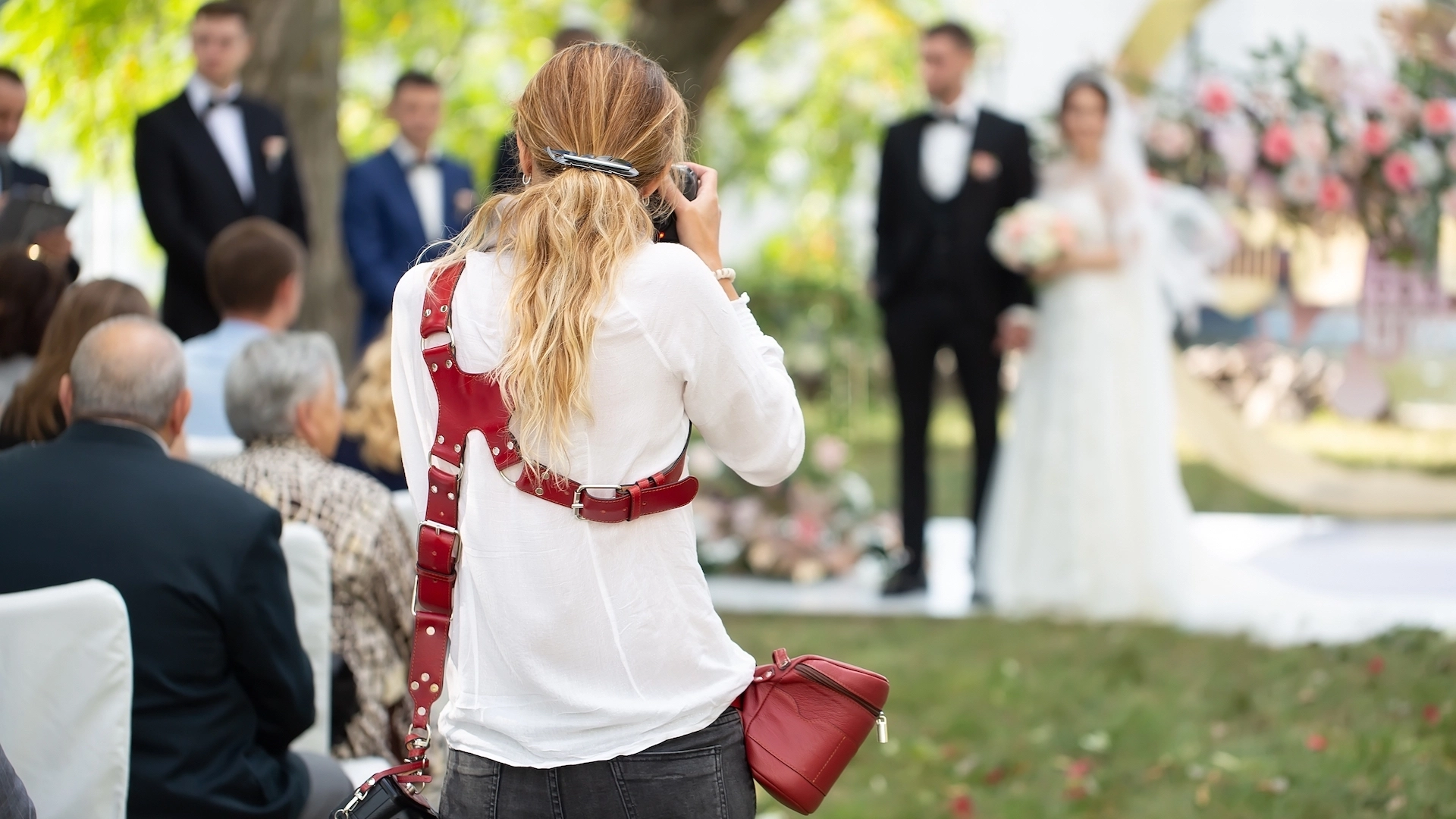 A Wedding Photographer’s Guide To Getting IG-Worthy Wedding Photos