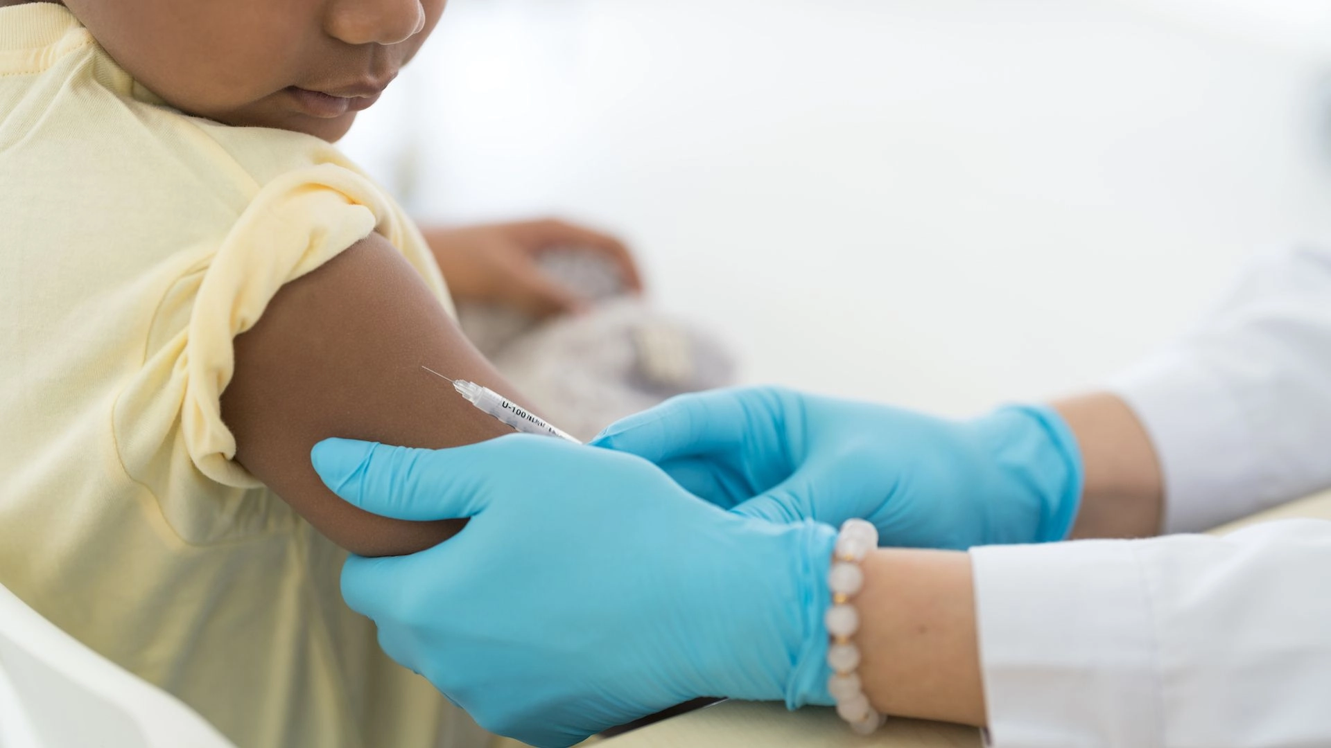 I’m A Mom In Florida: Here’s What You Need To Know About The State’s Aim To End Vaccine Mandates