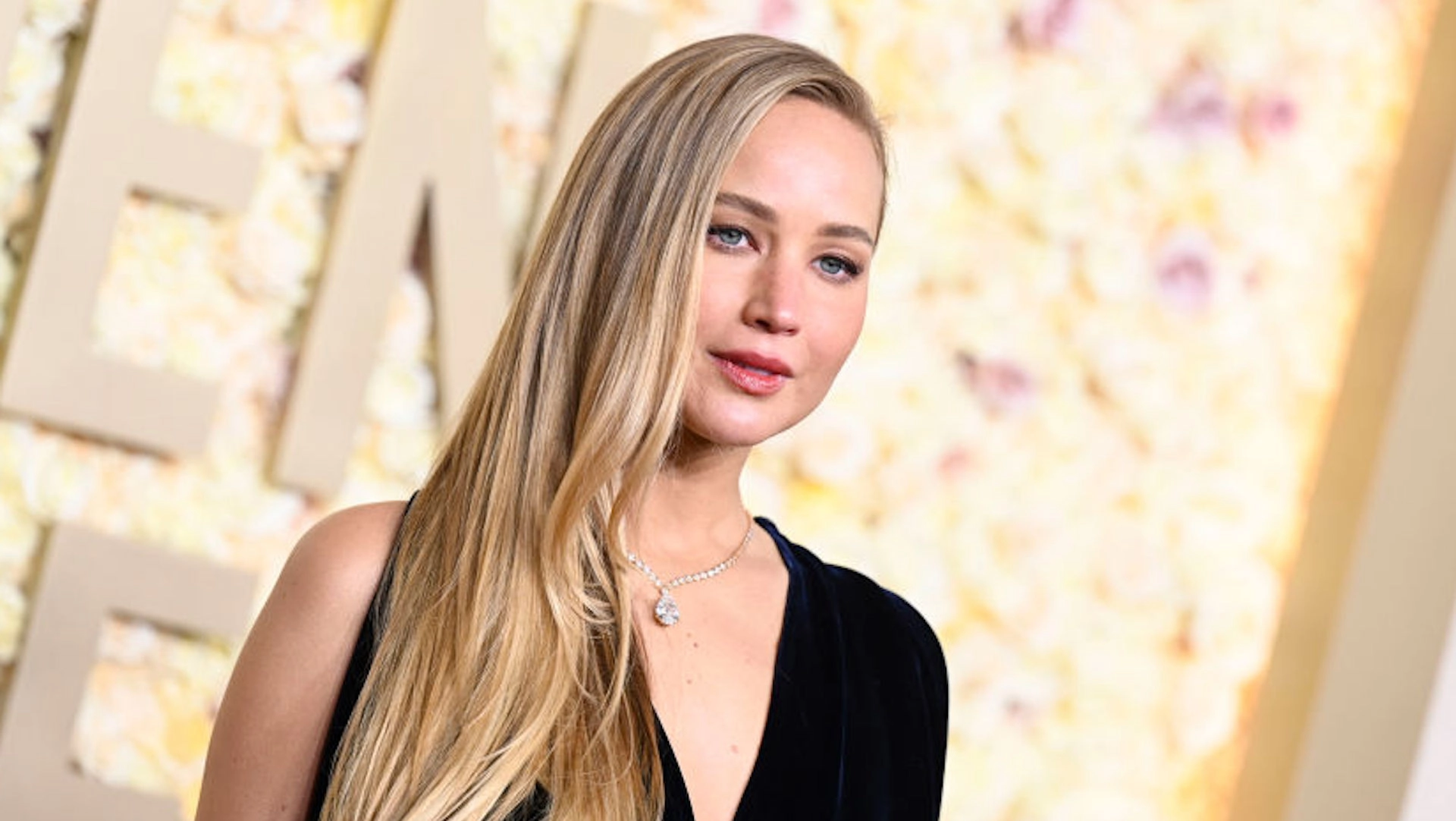 Jennifer Lawrence’s Funniest Moments At The 2024 Golden Globes Have Us Cackling