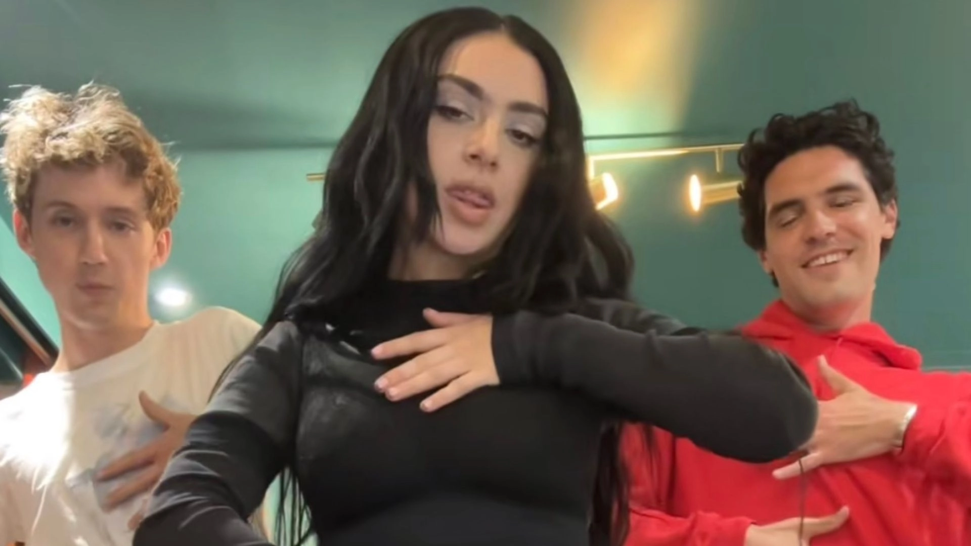 How To Do The “Apple” Charli XCX TikTok Dance So You Can Be A Cultured Brat