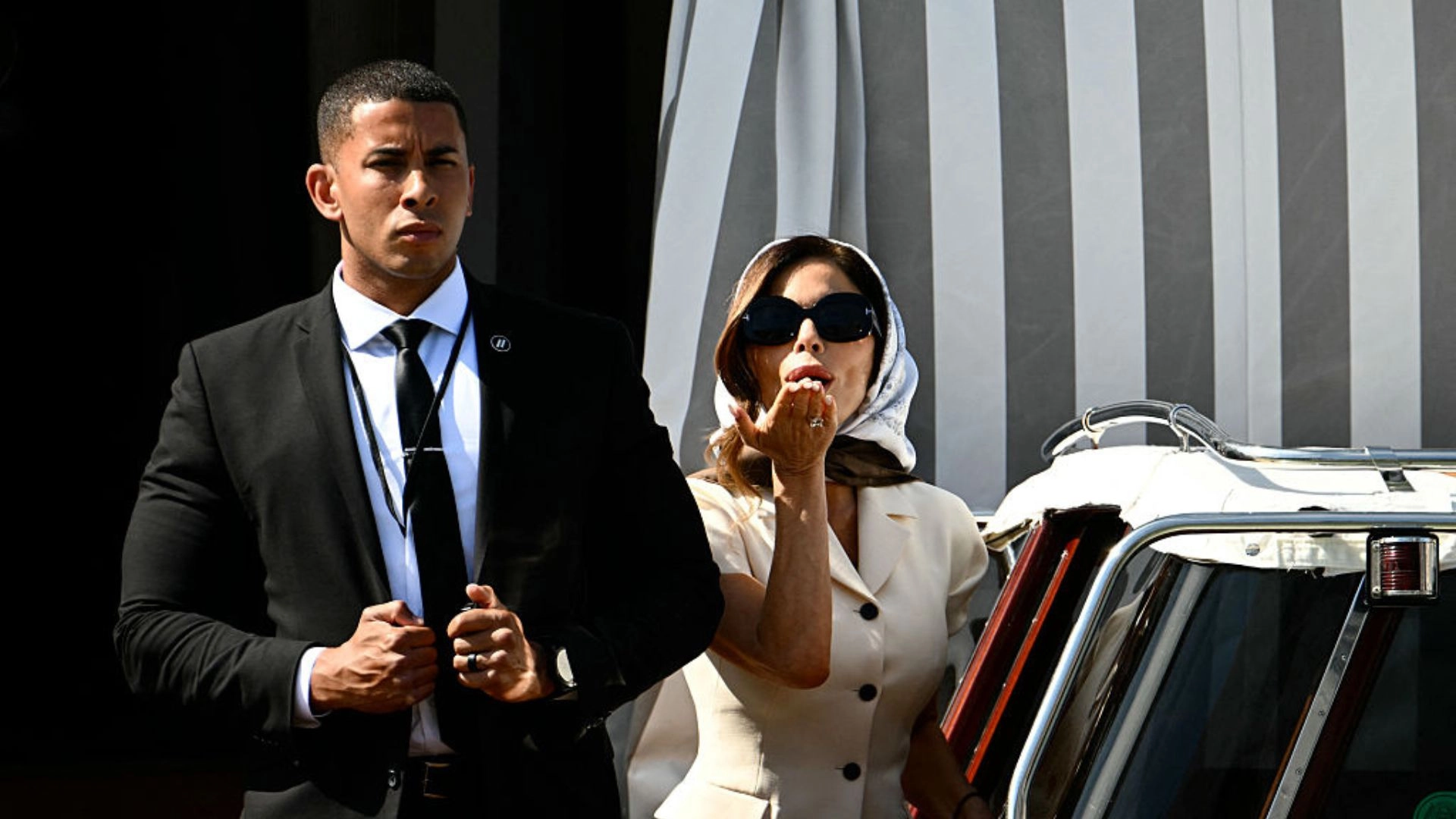 Lauren Sánchez’s Wedding Dress Was Not Bought On Amazon Prime