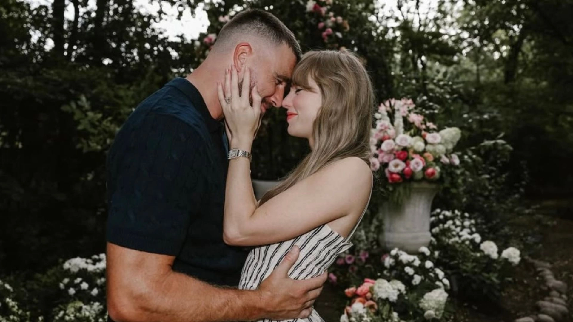OMFG, Taylor Swift And Travis Kelce Are Engaged