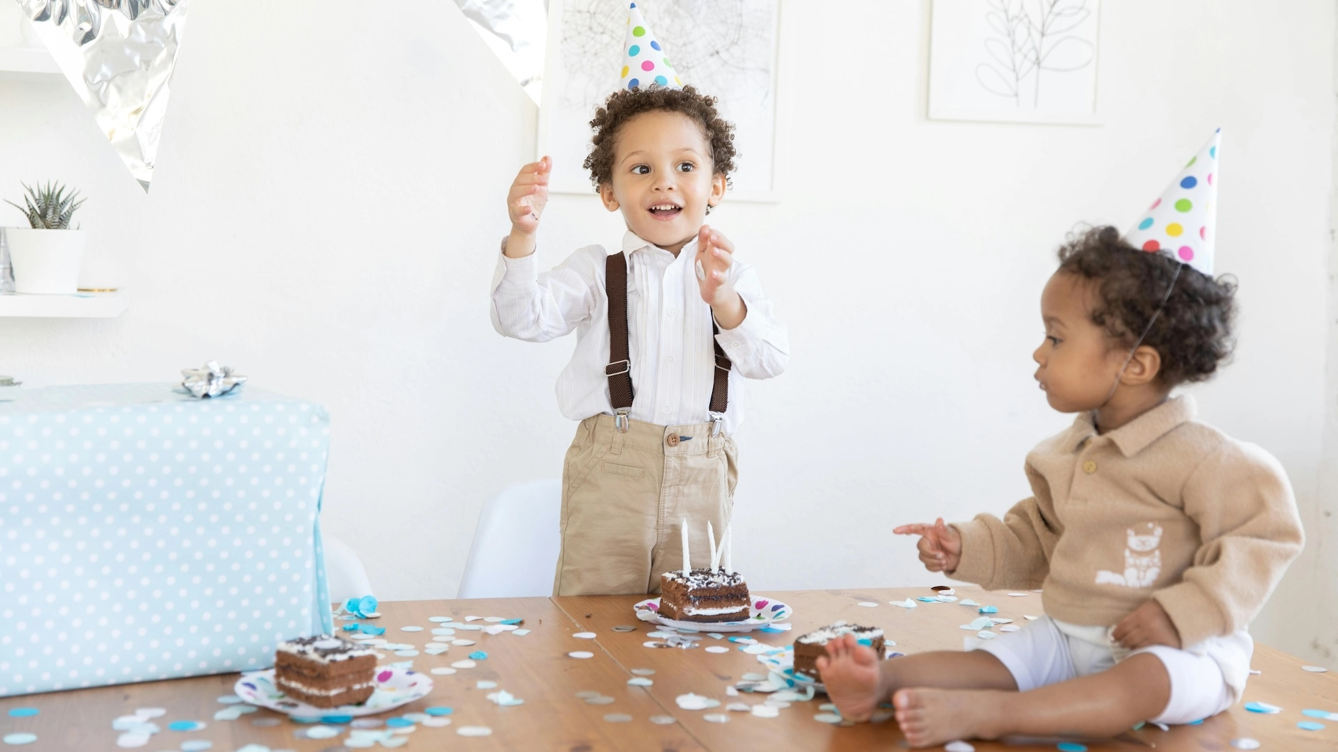 Should You Bring A Gift For The Birthday Kid’s Siblings? These Parents Demand It