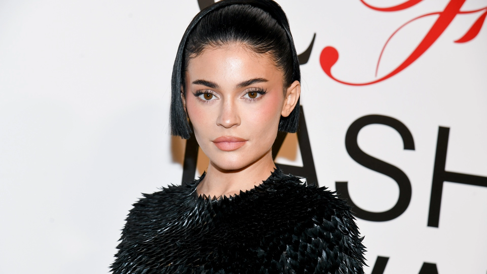 The TikTok Girlies Are Dissolving Their Filler — Here’s Why They’re Looking Younger For It