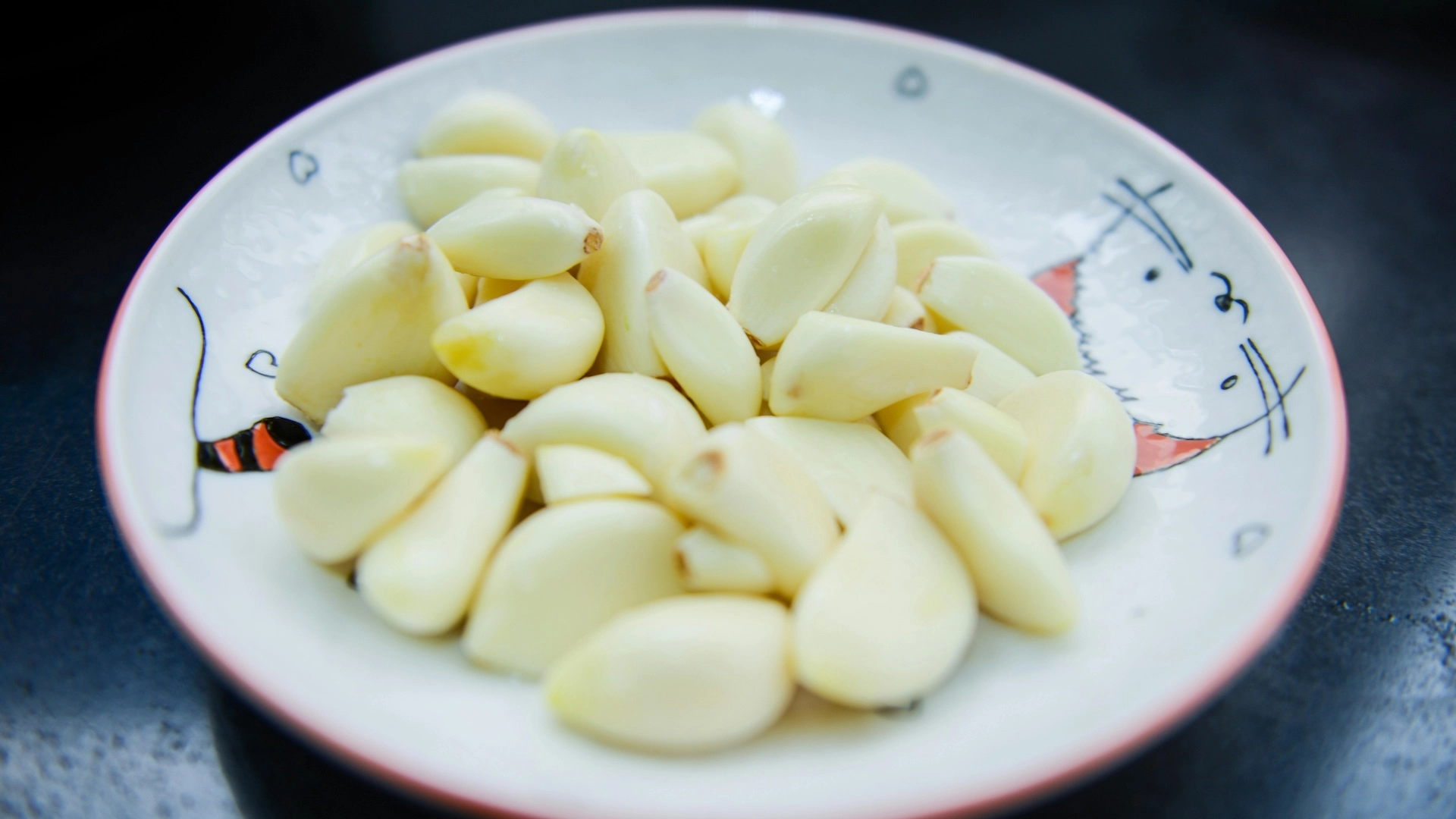 Can Eating Raw Garlic Get Rid of Acne? Or Will It Just Scare Off Vampires