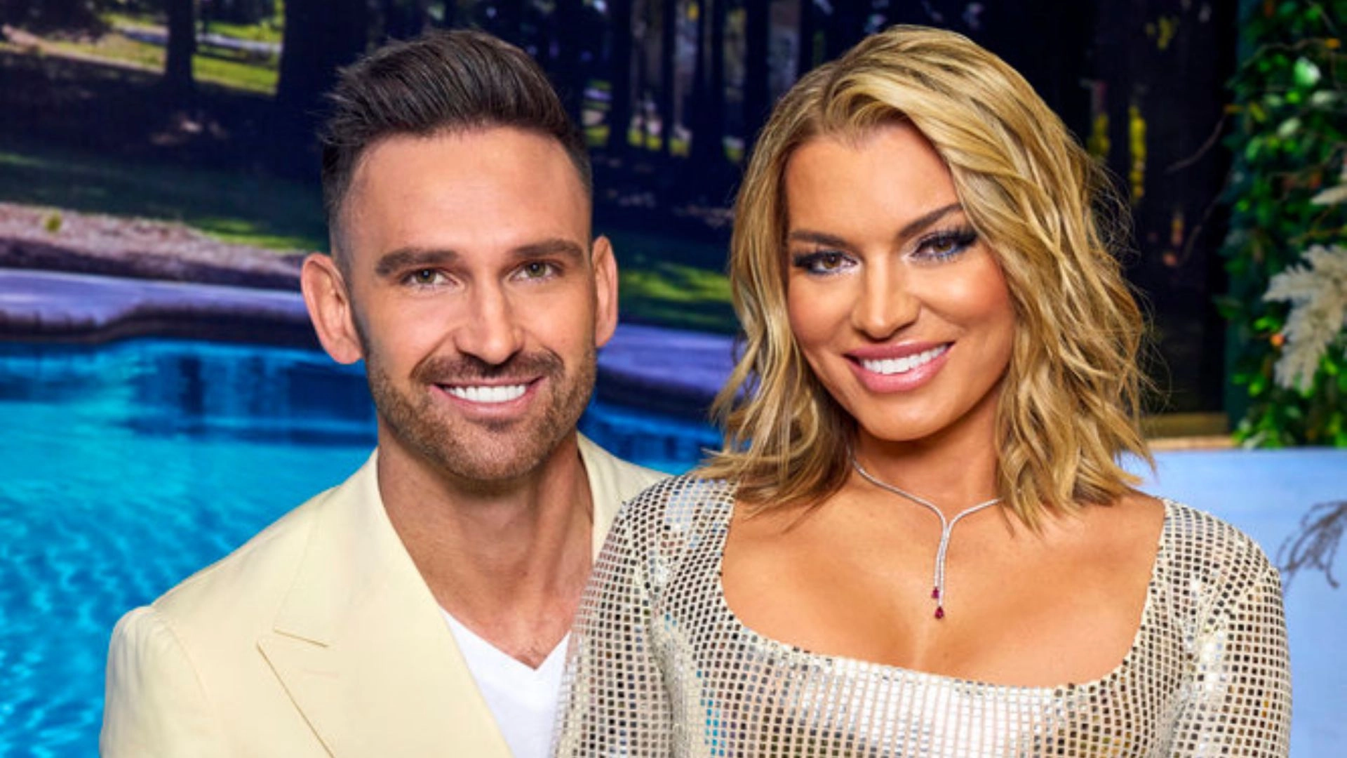 A Running List Of Every Red Flag We See From Carl And Lindsay On ‘Summer House’