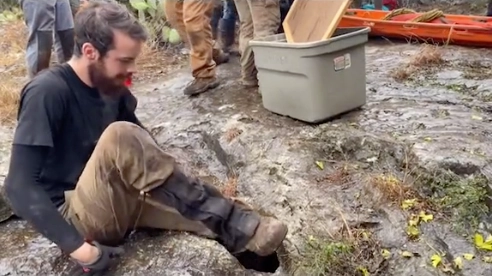 People Are Horrified At Watching A Caver Squeeze Through A Tiny Hole