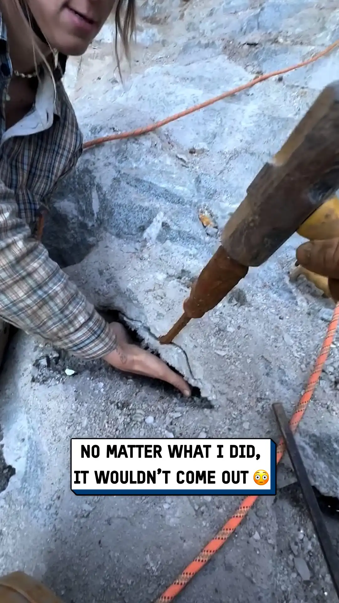 Hand stuck digging quartz 💎😱