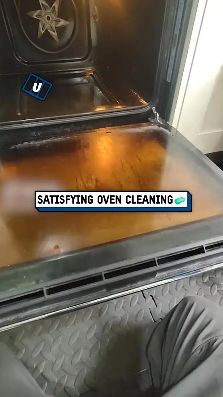 Satisfying oven cleaning 🧼🤩