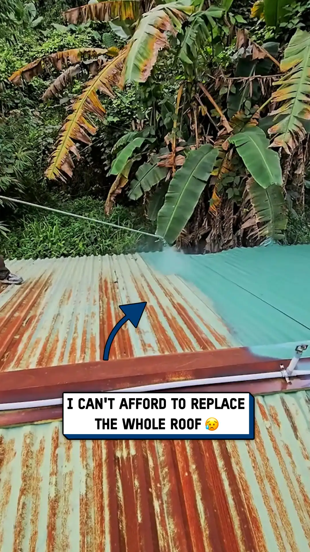 Spray painting rusty roof 🎨😲