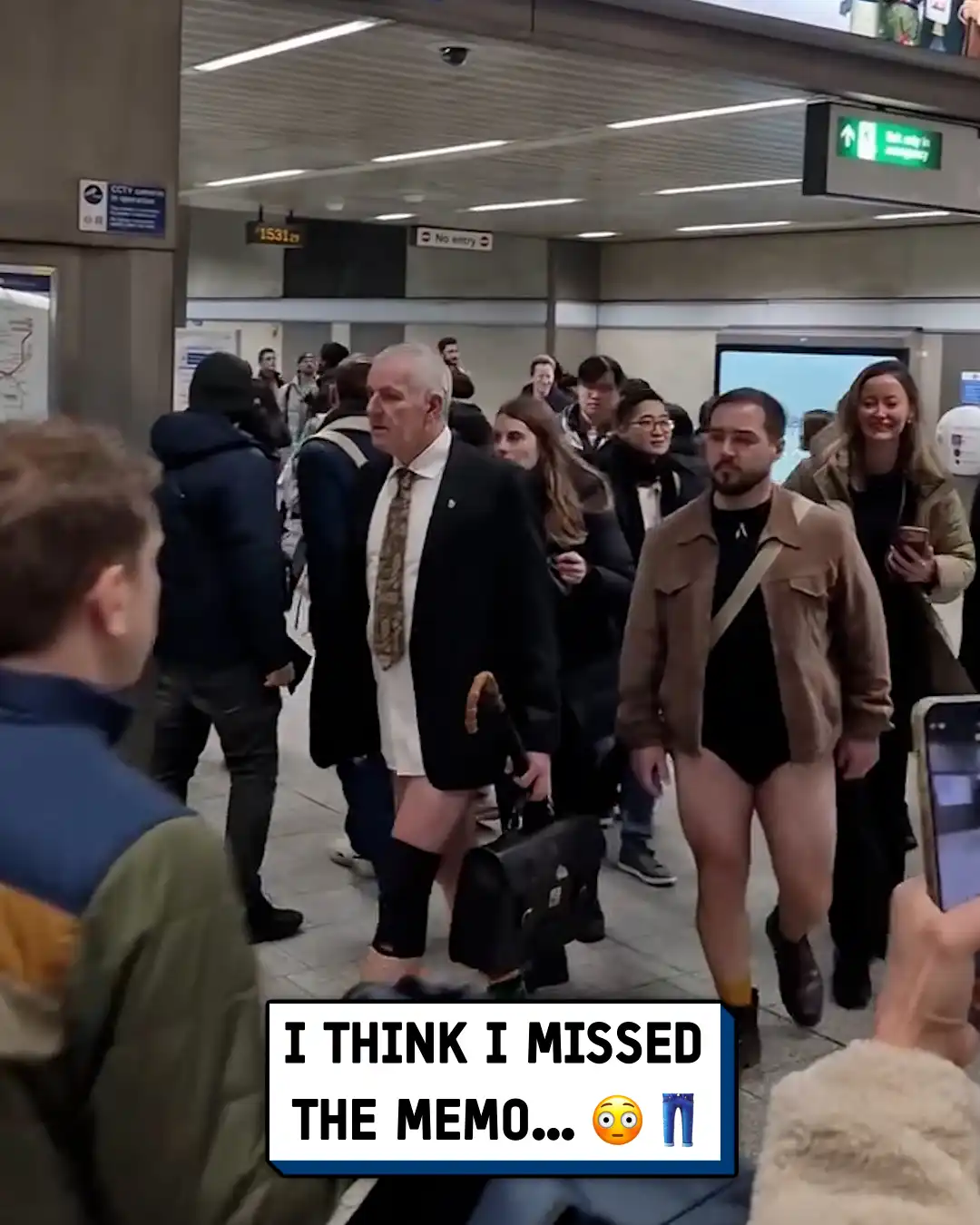 No trouser day on the tube 😳👖