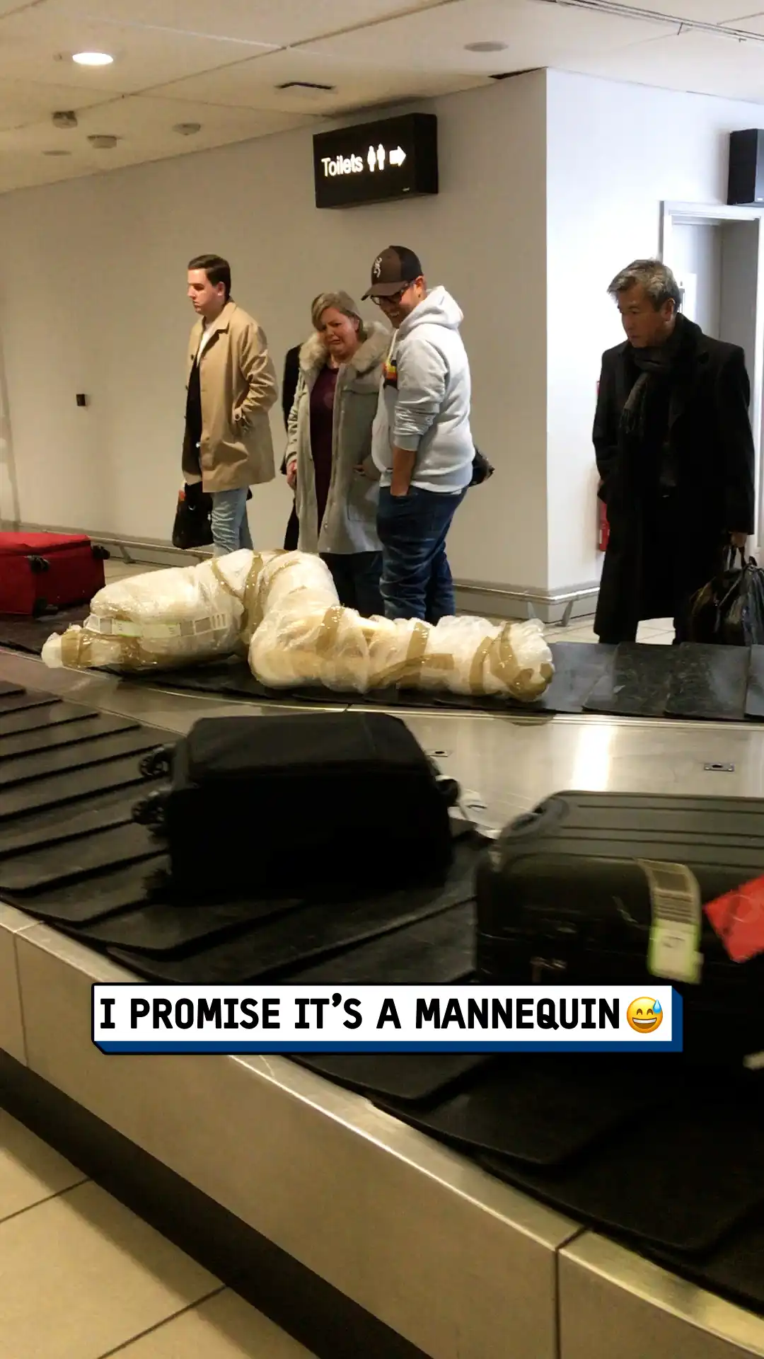 Mannequin at airport security 😳🛩️