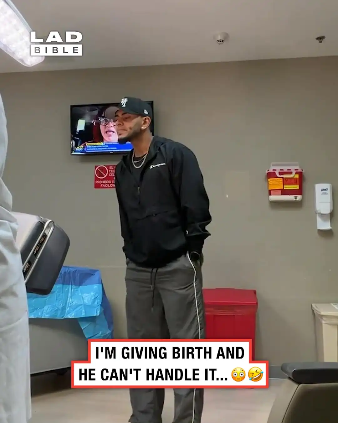 Husband can't handle his wife giving birth 😅🫣